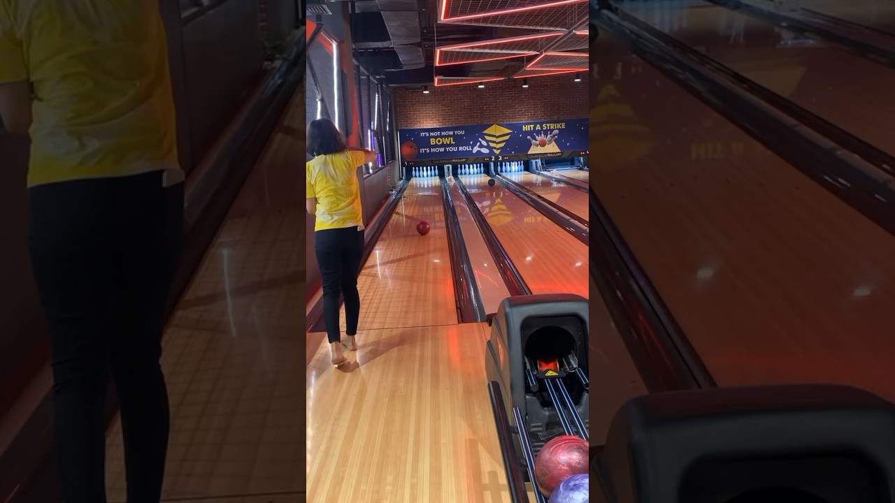 WHAT 😱🎳🔥😭💯 #bowlinga300game #bowling #bowlingclub #shorts #short