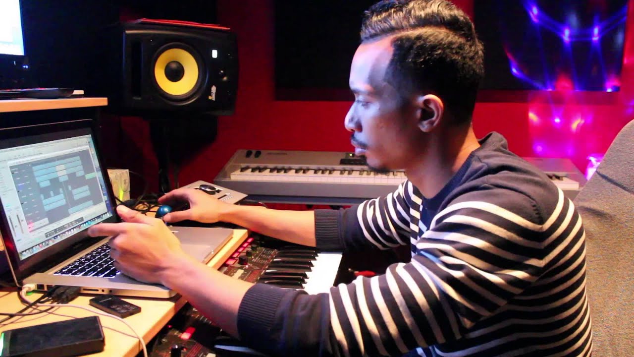 Jeffrey Rashad Makes A Beat With A Chris Brown Sample