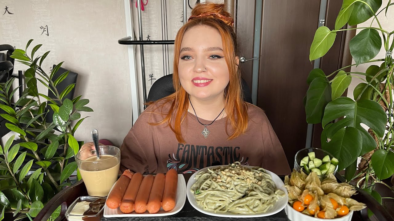 МУКБАНГ | Паста со шпинатом, сосиски, физалис | Mukbang | Pasta with spinach, sausage, physalis 🍝