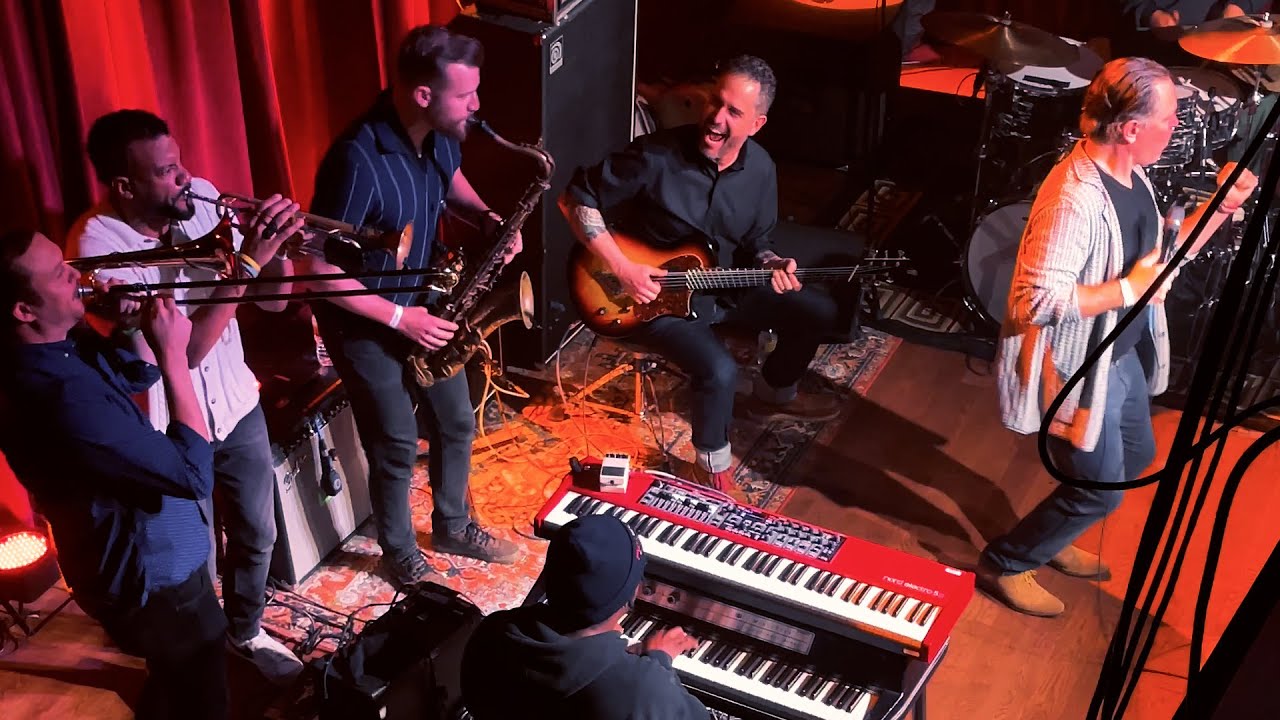 Kurt Elling (SuperBlue) feat. Huntertones Horns- 