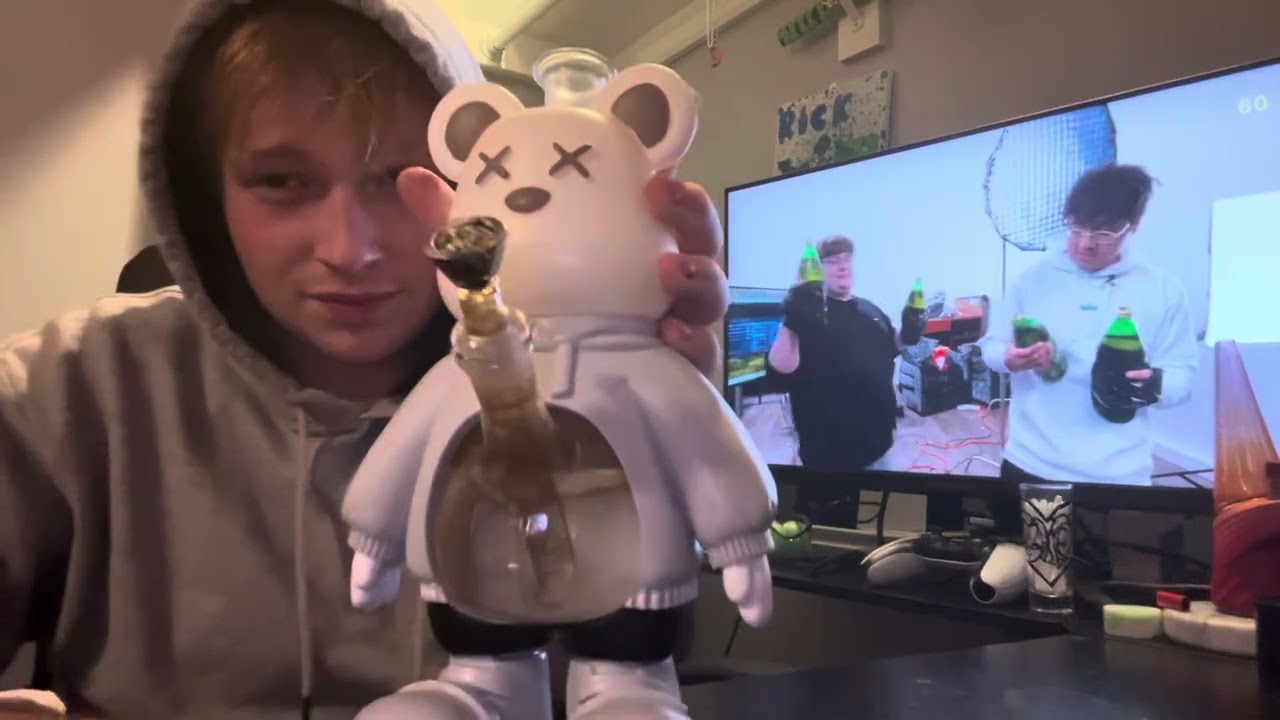 Love these cute bongs 