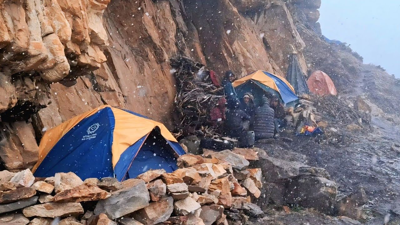 Best Life In A Himalayan Shepherds During The Rainy & Snowfalls Day | Most Relaxing documentary 