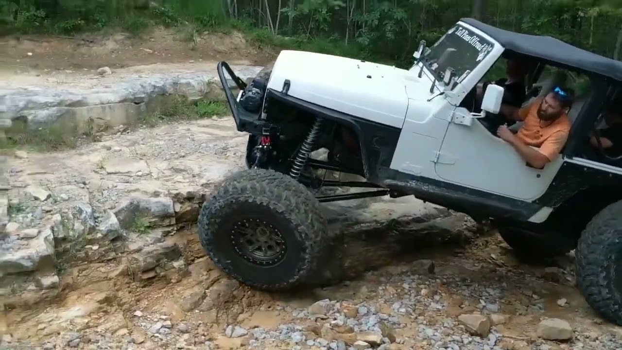 Little stair case climb #jeepasourass #wrangler #barnes4wd #motobilt