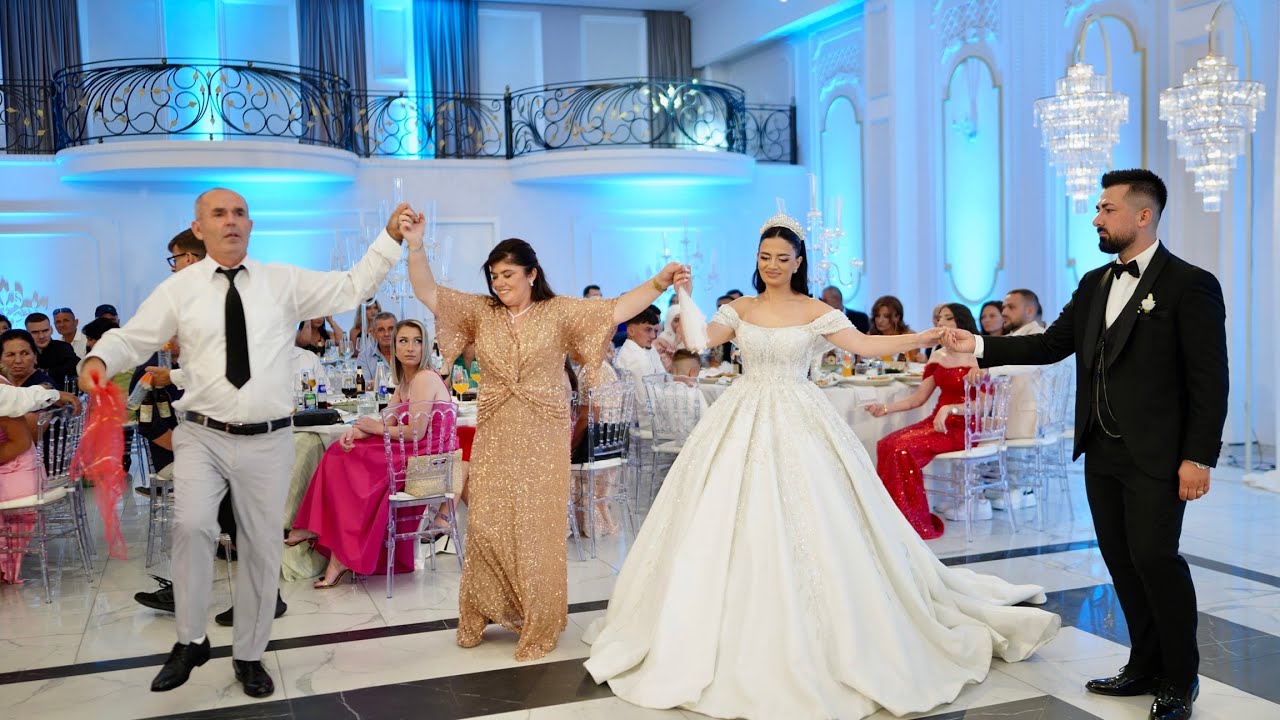 Babai dhe Mamaja familja dhendrit hap dasmen (Ina & Ardit)