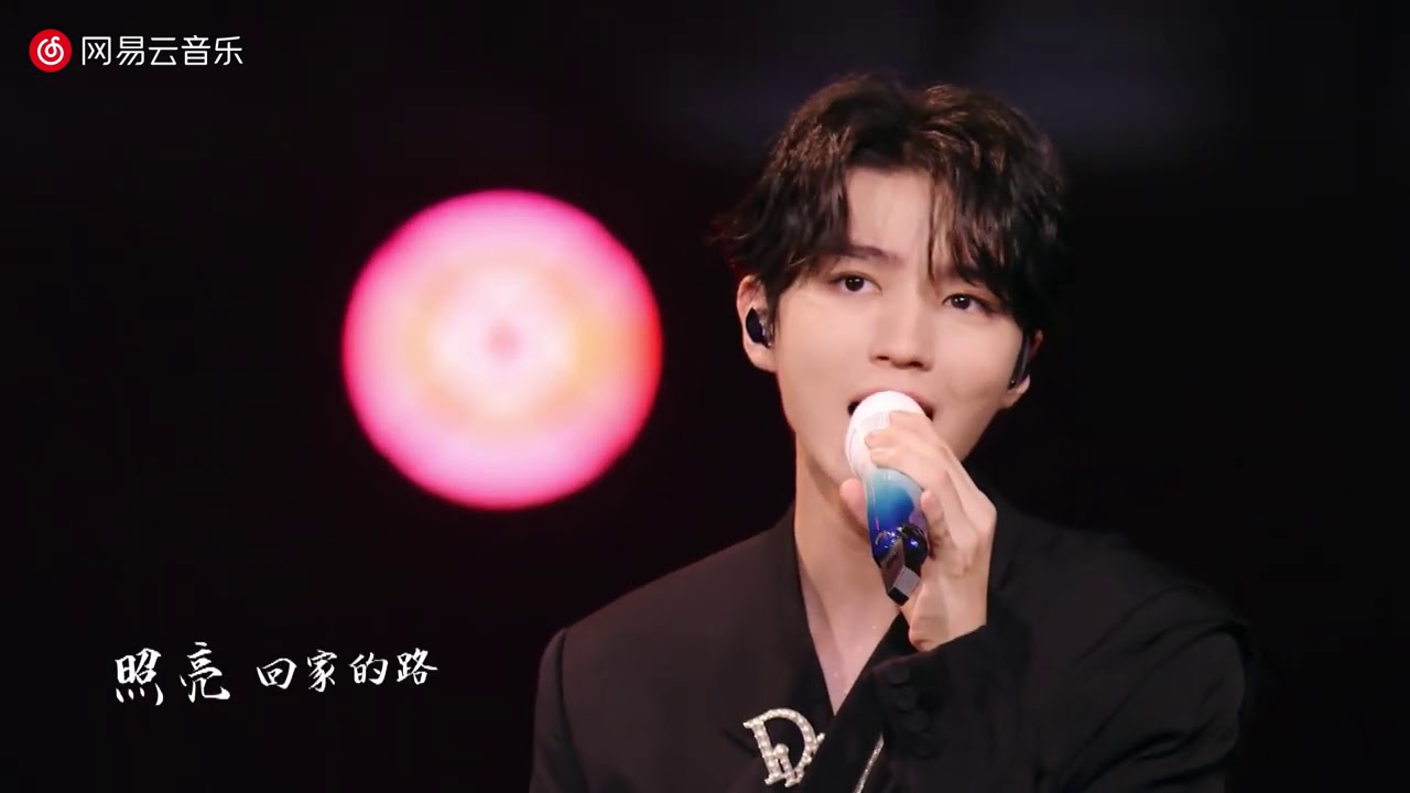 【TFBOYS 王俊凱】TFBOYS日光旅行七周年演唱會 TFBOYS歌曲《燈火》身穿Dior 2020冬季西裝的王俊凱高雅帥氣唱功👍【Karry Wang Junkai】