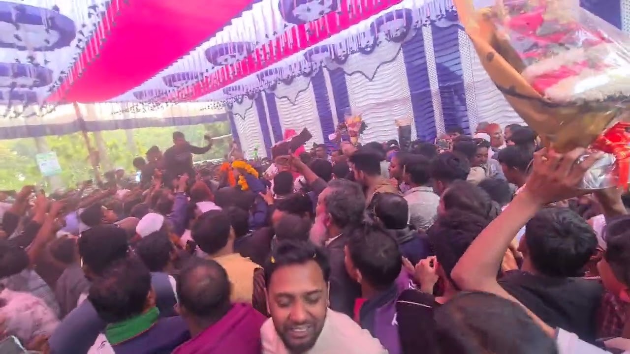 #রিঙ্কু আপাকে কোটি কেন্দ্রের তে শুভেচ্ছা জানাতে জনগণ আইসেন রিঙ্কু আফা এখনই চলে যাচ্ছে ঢাকাতে 