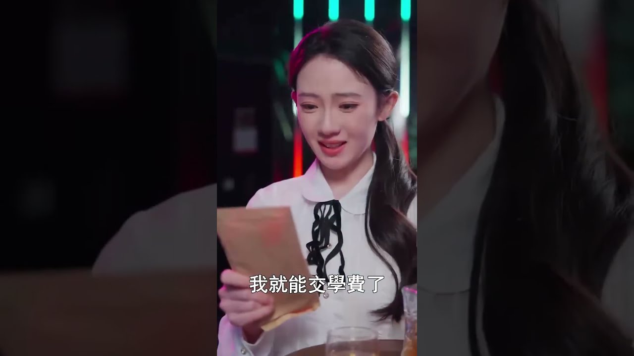 Cô Bé Sáu Tuổi Liều Mình Chặn Xe Sang Giữa Phố, Ôm Chân CEO Nghèo Khó Gọi Bố Ơi Khiến Ông Chết Lặng