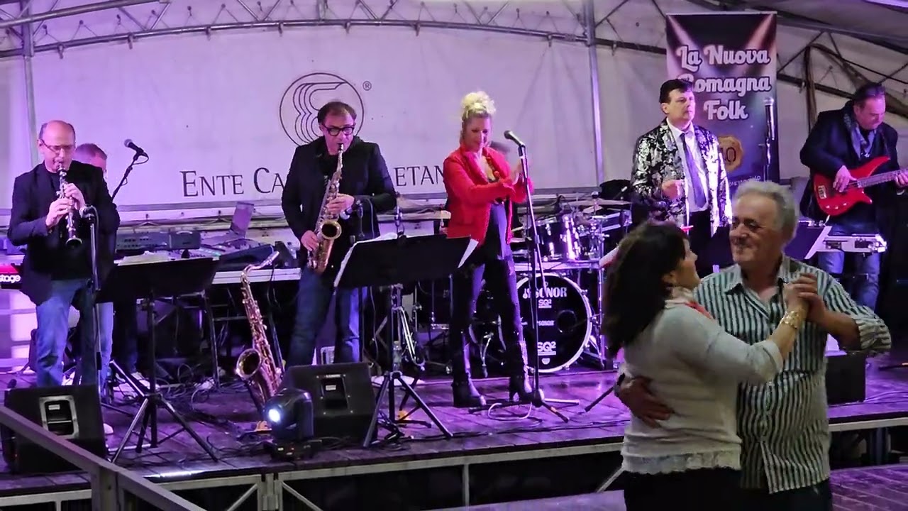 FEMMINA BIONDA mazurka di Casadei eseguita dall'orchestra LA NUOVA ROMAGNA FOLK