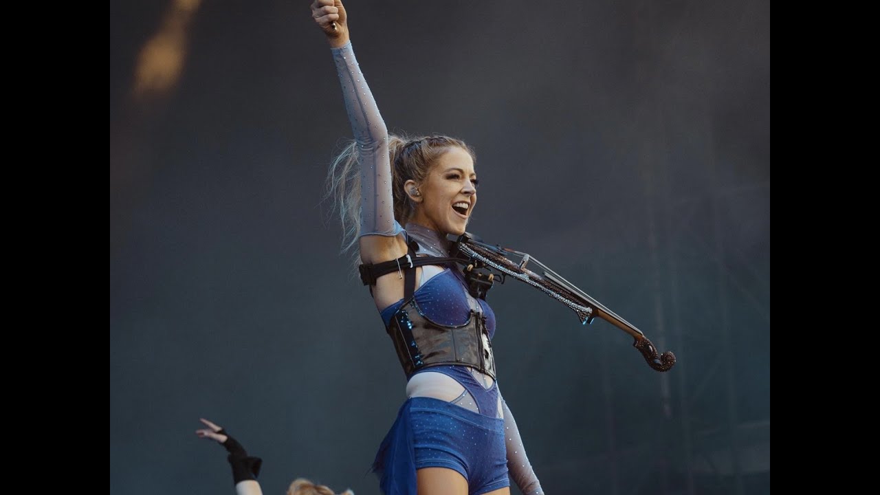 Lindsey Stirling - Carol Of The Bells (Live)