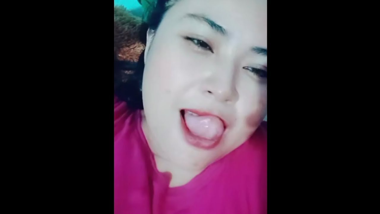 Bunda curhat sambil main lidah