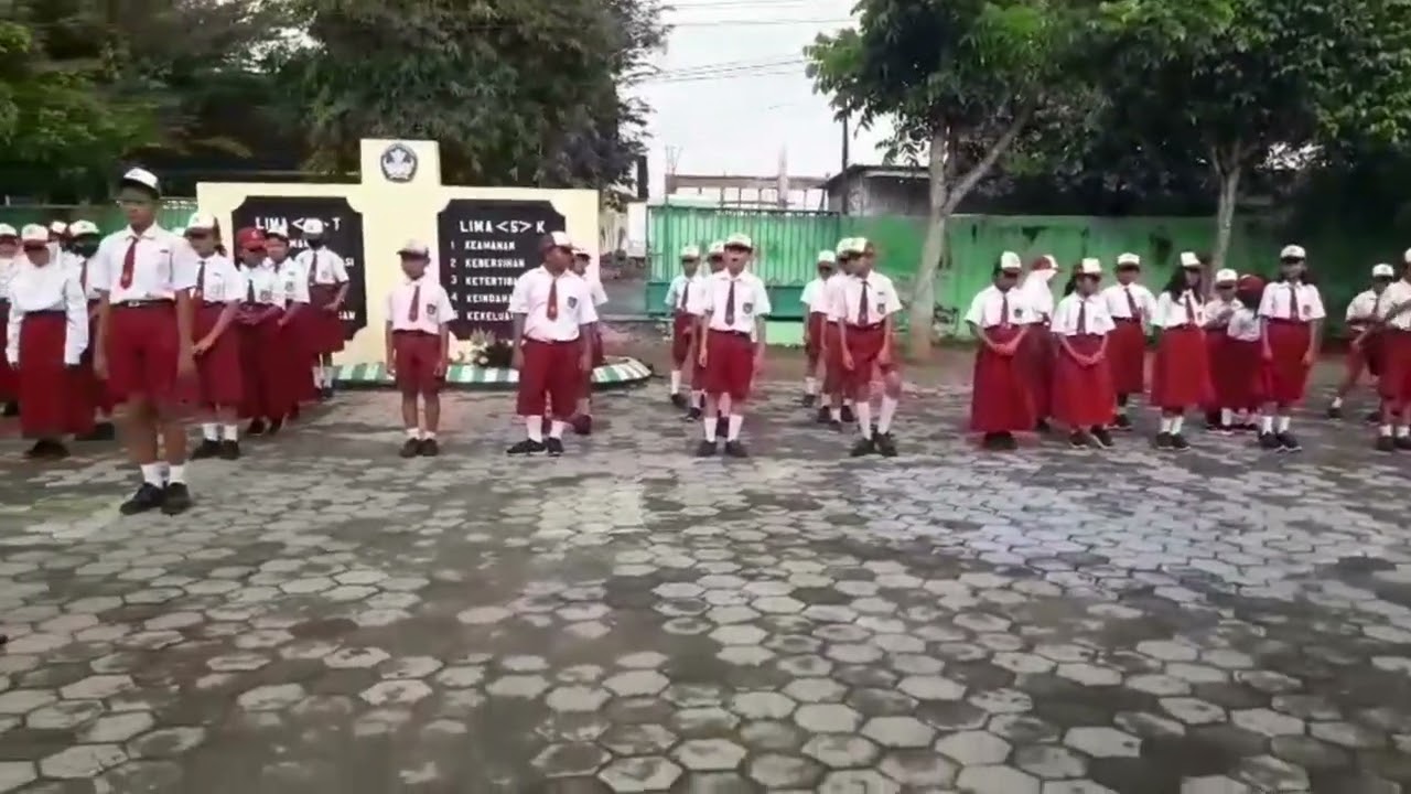 Kegiatan Pagi Ceria dan Upacara Bendera SDN Sambirejo Gampengrejo