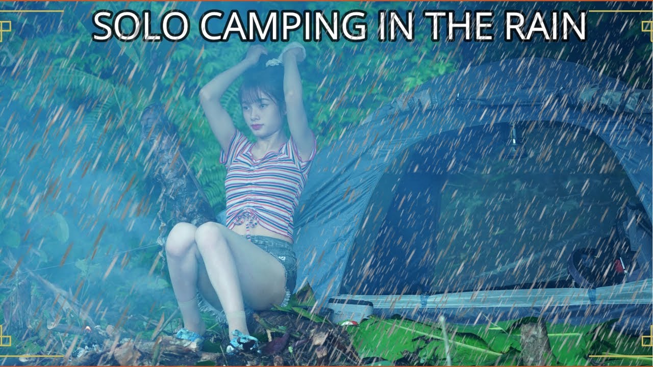 SOLO OVERNIGHT CAMPING IN THE RAIN AND MIST, RELAXING TENT IN THE TROPICAL FOREST - ASMR