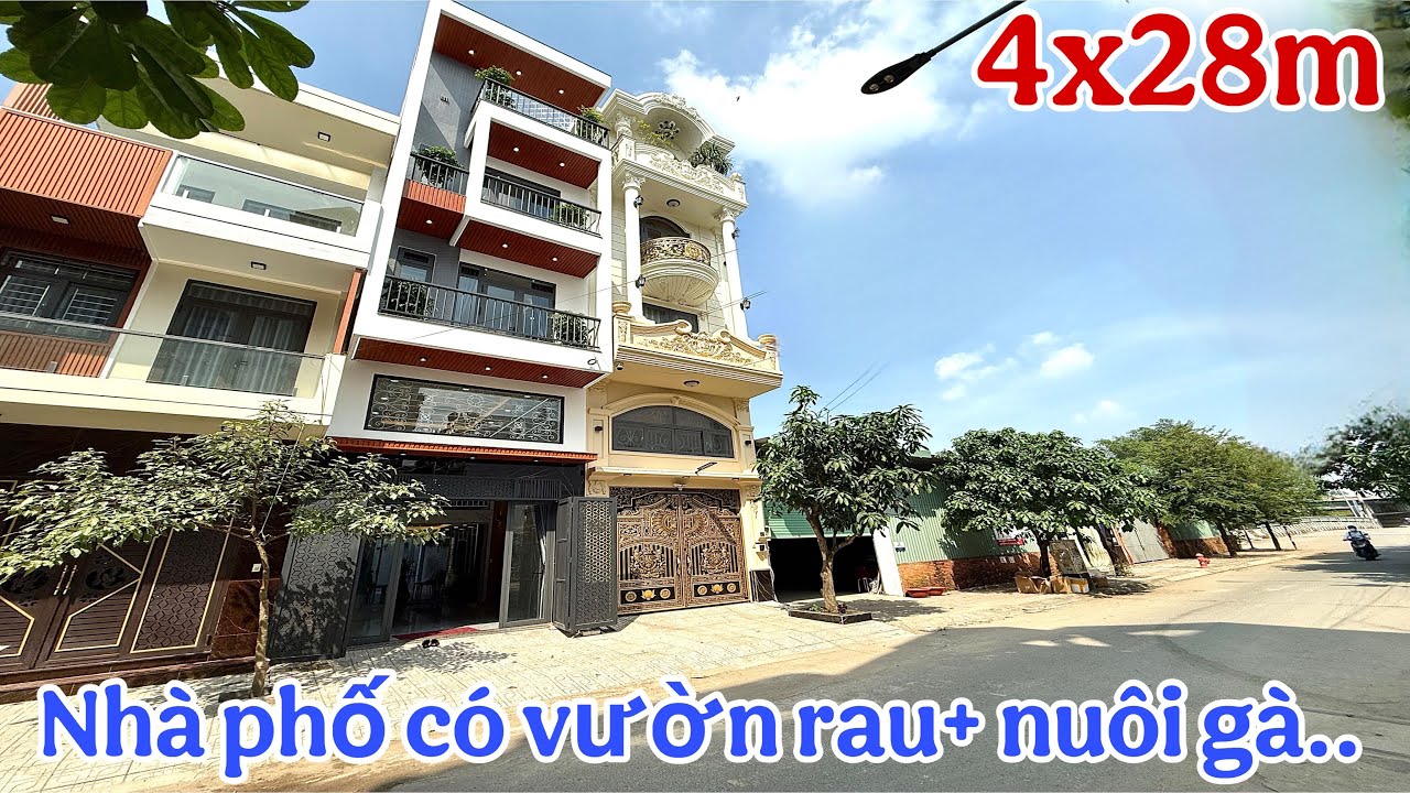 Mua nhà phố đường to mà còn tặng luôn cả khu vườn phía sau nhà , trồng rau nuôi gà thoải mái .