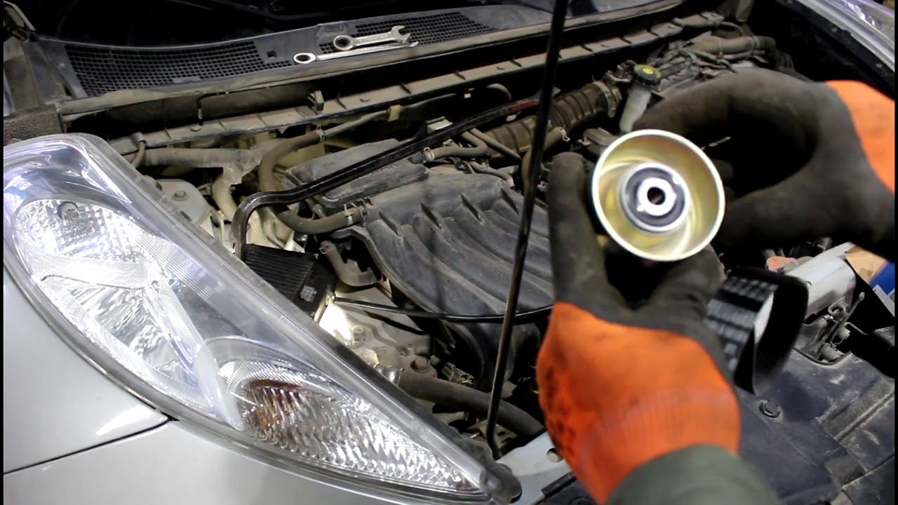 Замена приводного ремня и ролика на Nissan JUKE 1,6 Ниссан Жук 2011 года