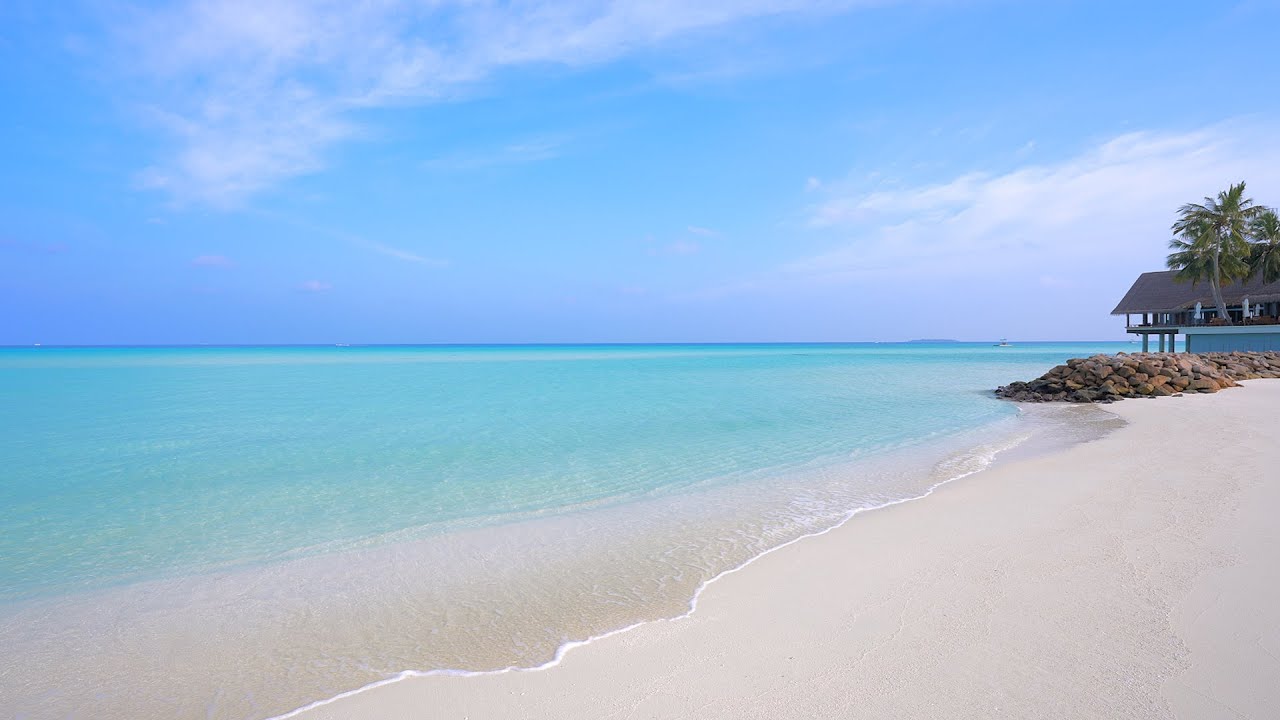 🏝 Fall Asleep With Relaxing Wave Sounds. Ocean Waves 4K UHD. Maldives Beach