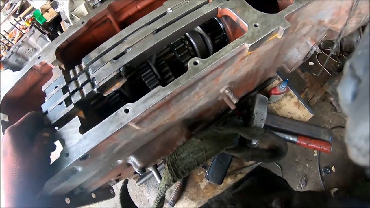 Jak działa z czego jest zbudowany mechanizm przeciw blokowaniu sie biegów Ostrówek, Ursus c360.