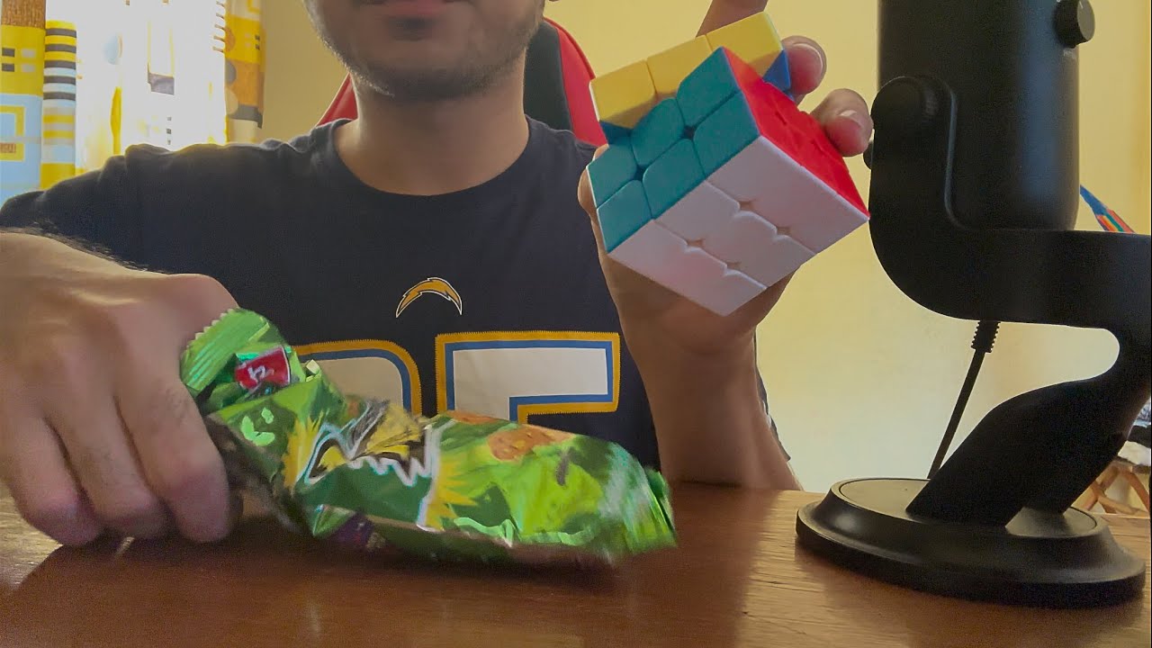 ASMR comiendo Runners y armando un cubo Rubik🧂🍋‍🟩🧩