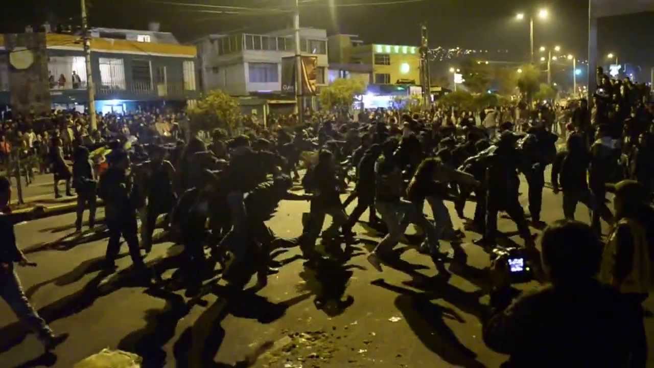 Mosh callejero en  concierto de Metallica (Quito - Ecuador)