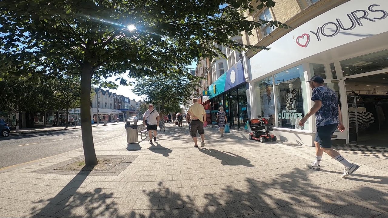 Walk - 2023-09-05 - The shopping streets of Clacton-on-Sea