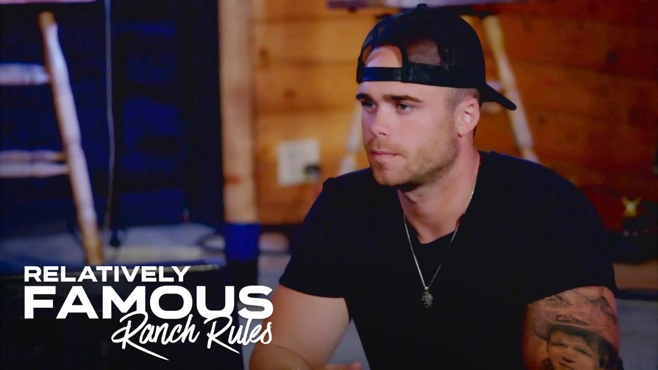 Austin Gunn Gives ANOTHER GIRL His Number | Relatively Famous | E!