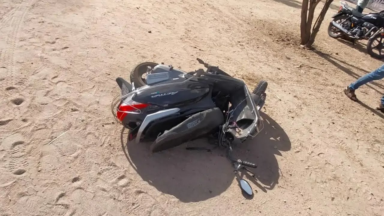 A young woman died in a collision between a bus and a scooter in Bikaner. Bikaner road accident.