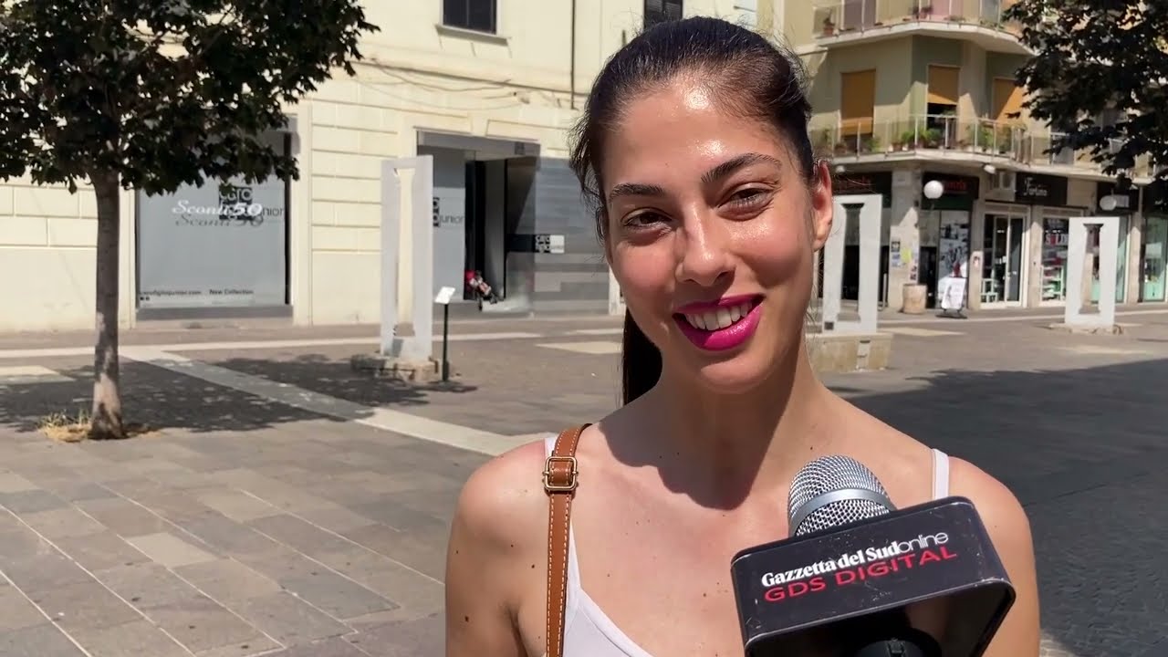 Saldi a Cosenza, su Corso Mazzini è corsa all'affare: "C'è più gente e voglia di comprare"