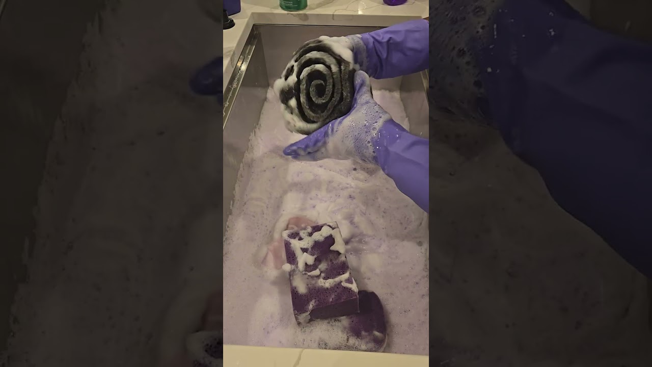 Purple fun sponge 🧽 squeeze 💜