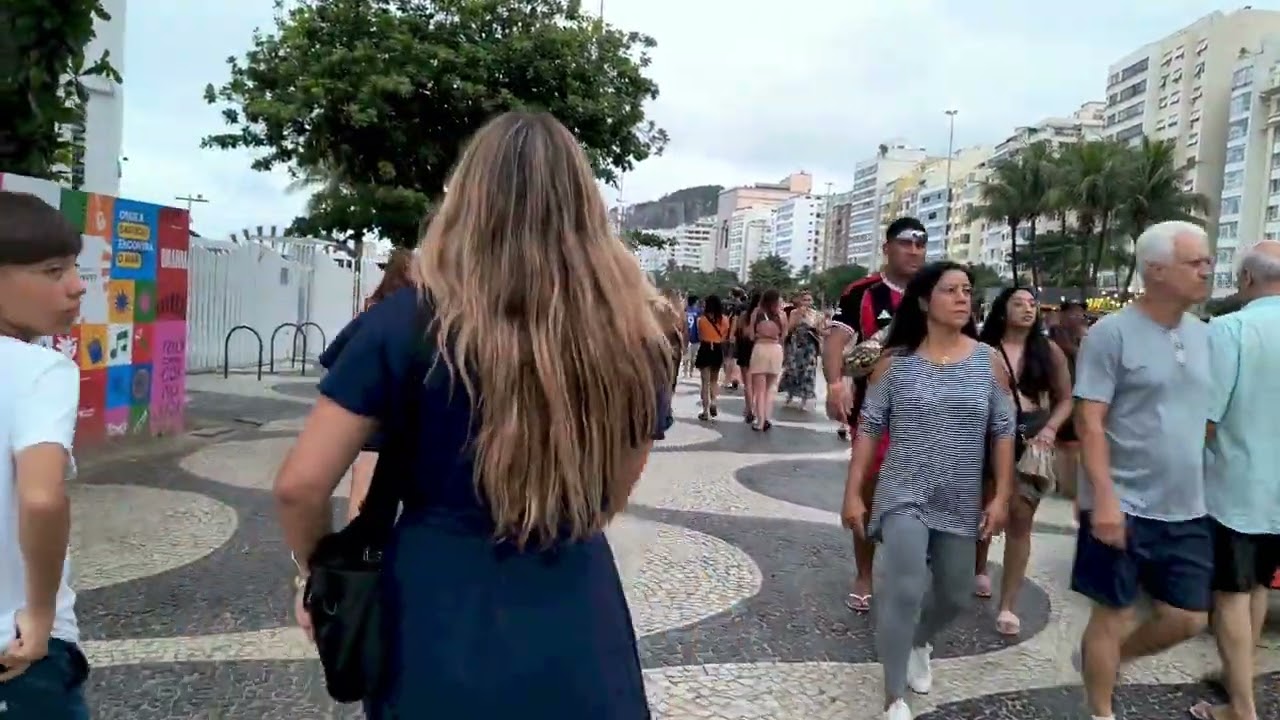 LUGAR DE CONTRASTE, PLAYA DE COPACABANA RIO DE JANEIRO, BRASIL.