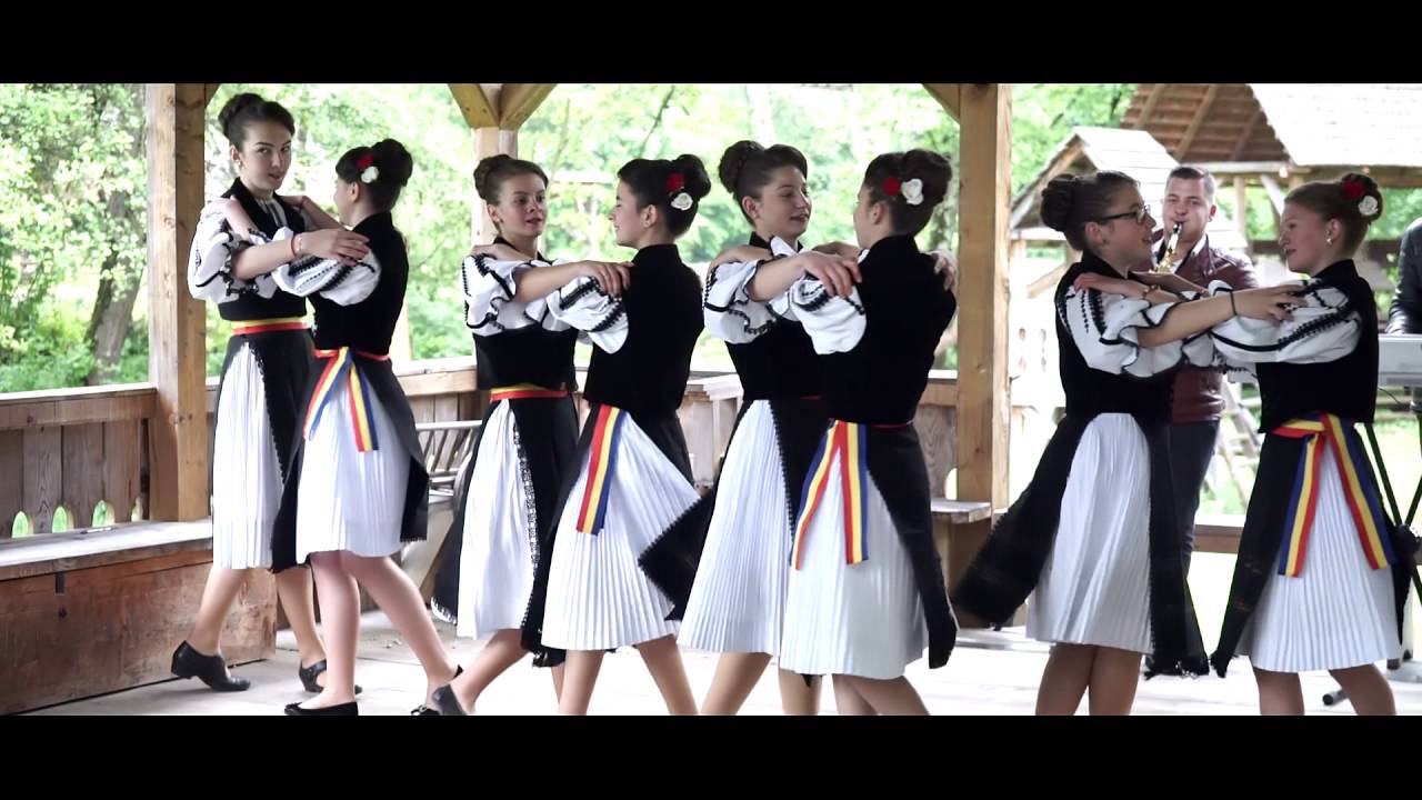 Ansamblul "Plaiuri de munte" din Cristian - Jiana fetelor