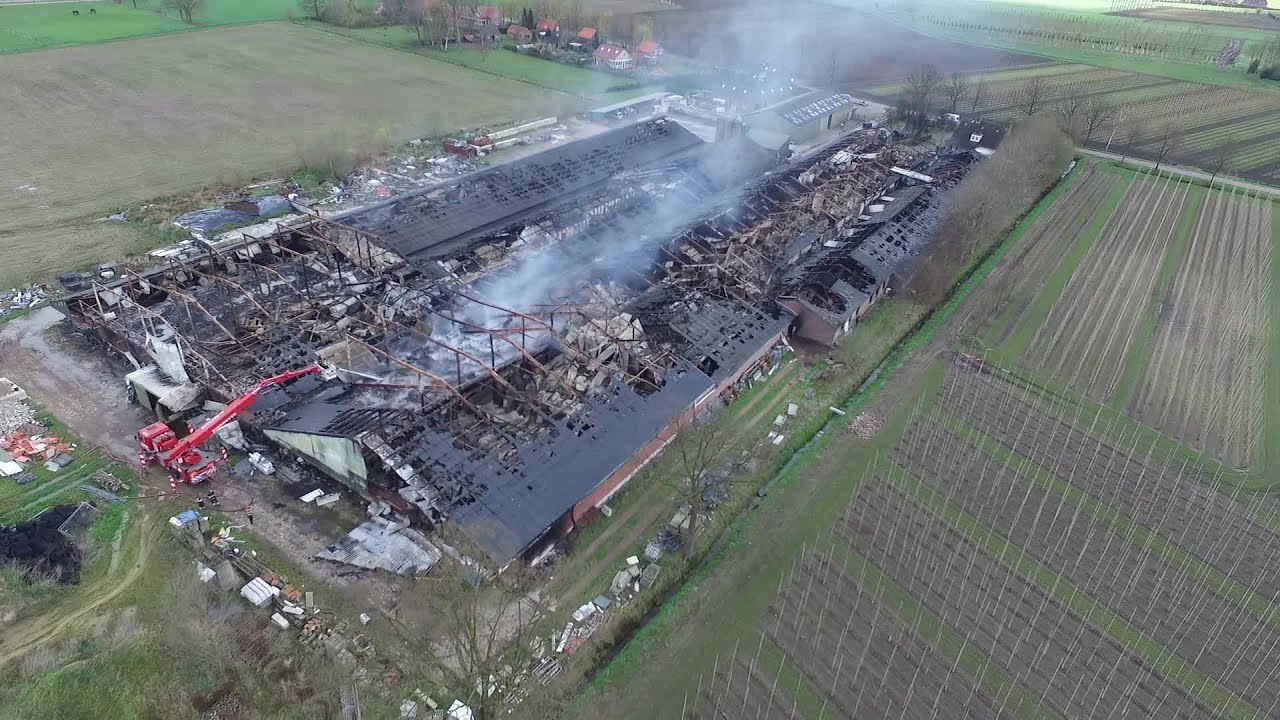 Asbest vrijgekomen bij grote brand Oirschot