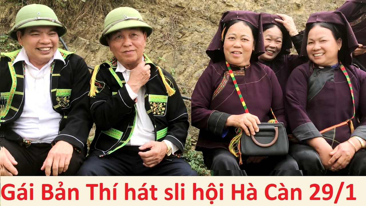 Девочки из Бан Тхи и мальчики из Лок Йен поют сли на фестивале Ха Кан, 29 января 1988 года. #hats...