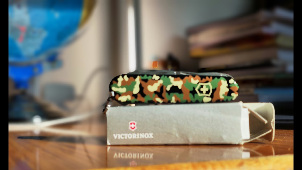 Victorinox Swiss Army Knife - Huntsman - 15 Functions, Multitool - Camouflage Green / huntsman