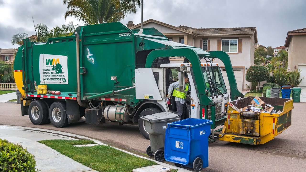 Mack LE - Wittke SuperLight Garbage Truck