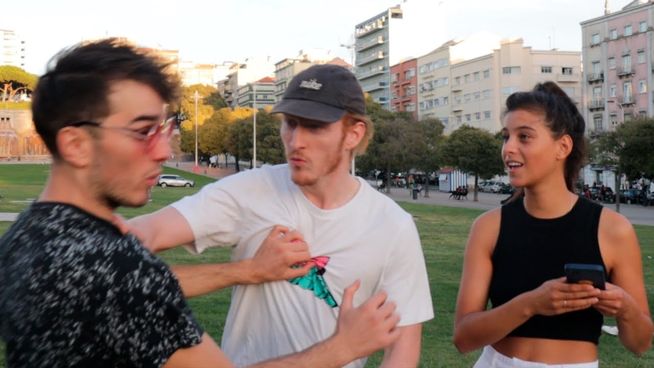 Tentei Beijar Raparigas Com O Namorado Ao Lado
