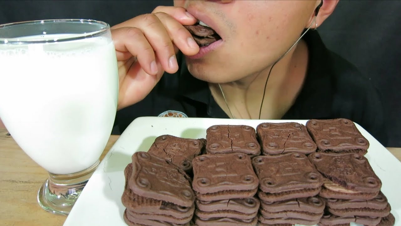 ASMR COMIENDO GALLETAS DE CHOCOLATE CRUJIENTES
