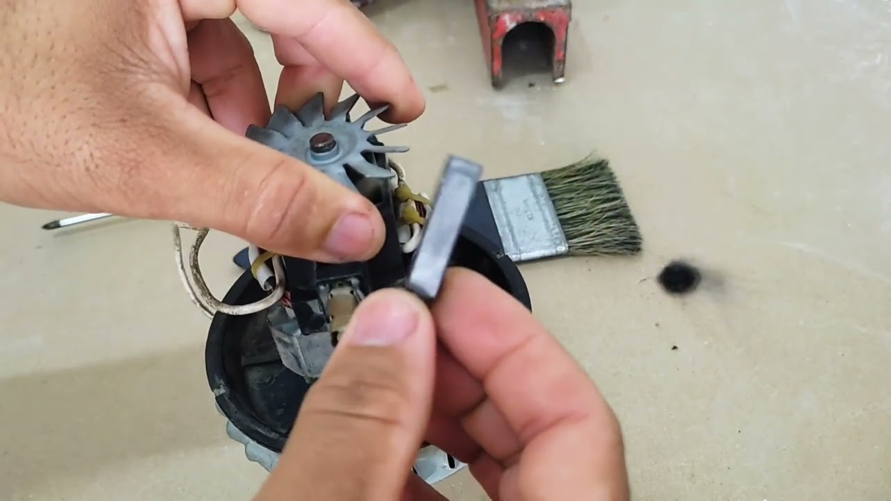 COMO TROCAR ESCOVA DO MOTOR DO ASPIRADOR DE PÓ VEJA NESSE VÍDEO.