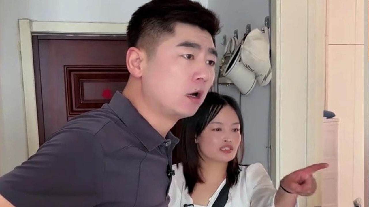 闺蜜合伙做生意却私自转让，上门问原因竟看见男友 | 正义之光 #为百姓办事 #正义的护航