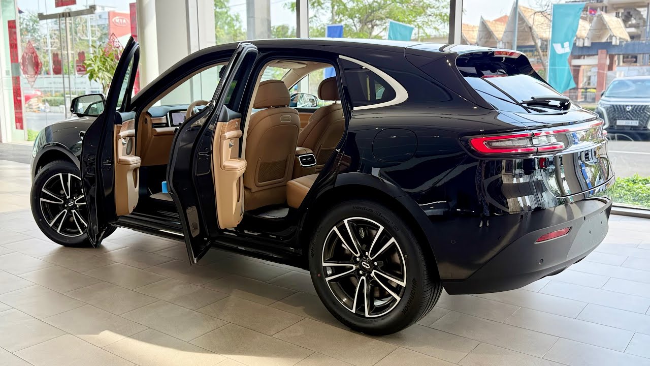 2025 Huawei AITO M5 PHEV AWD: 1275km Range - The Ultimate Hybrid SUV | Interior and Exterior