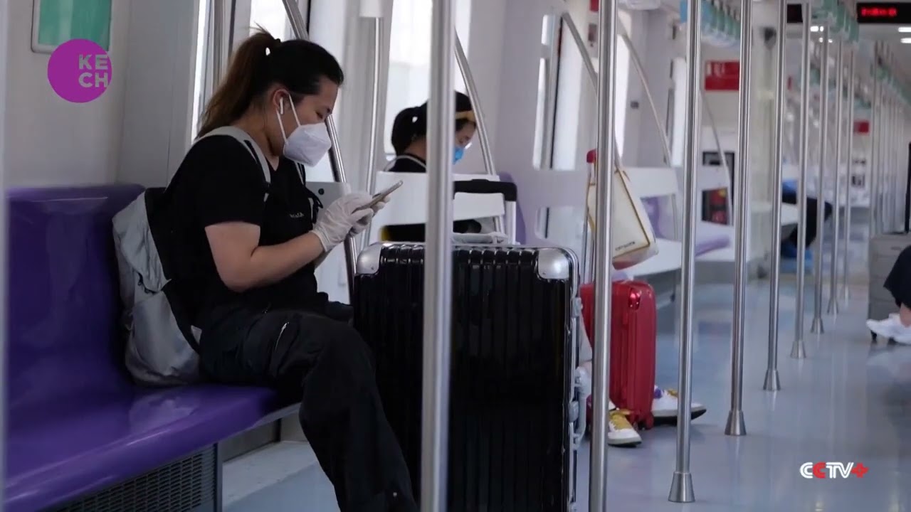 Shanghai partially resumes public transport