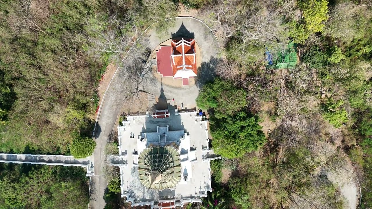 A look around Pra Maha Mondop Phutthabat 
