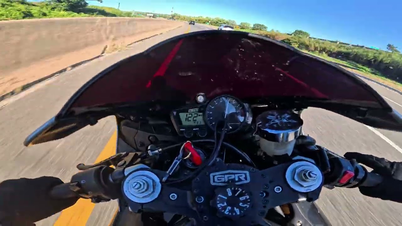 GSXR 600 VS R1| LOST THE BREAKS IN NYC TRAFFIC