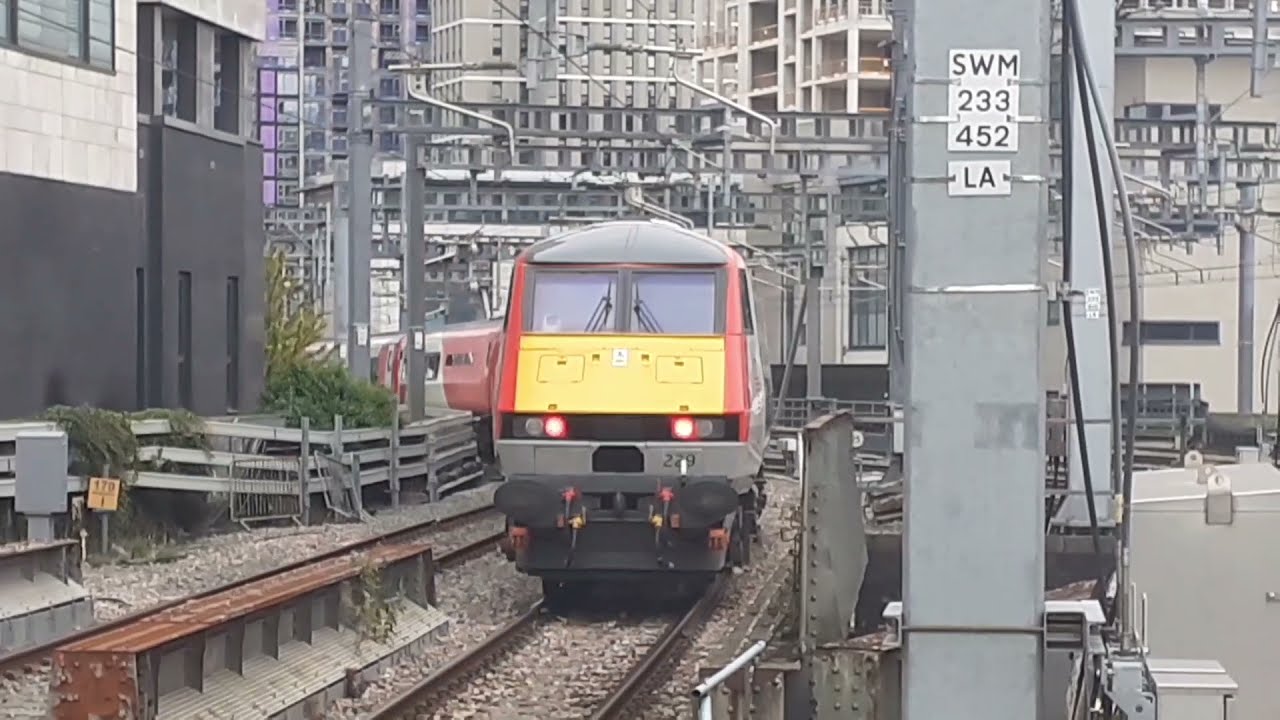 trains at cardiff Central (caerdydd)