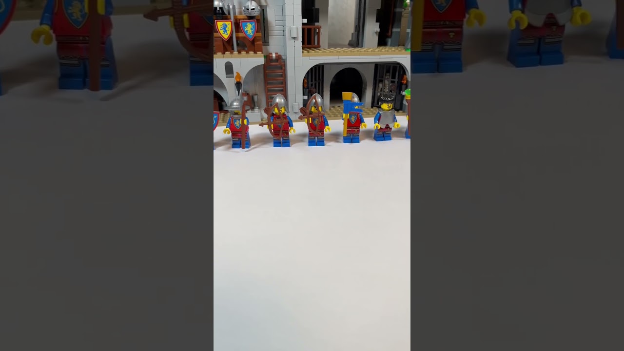LEGO 10305 Lion Knights&lsquo; Castle Minifigures Overview