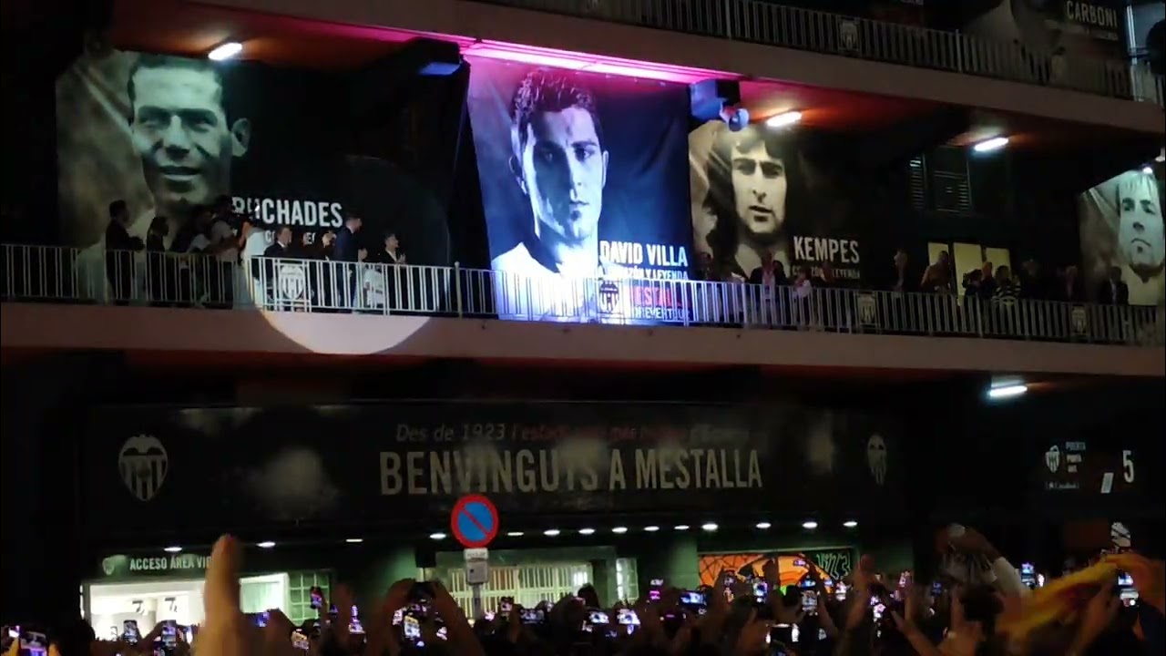 Emotivo Homenaje a DAVID VILLA en el MESTALLA - VALENCIA