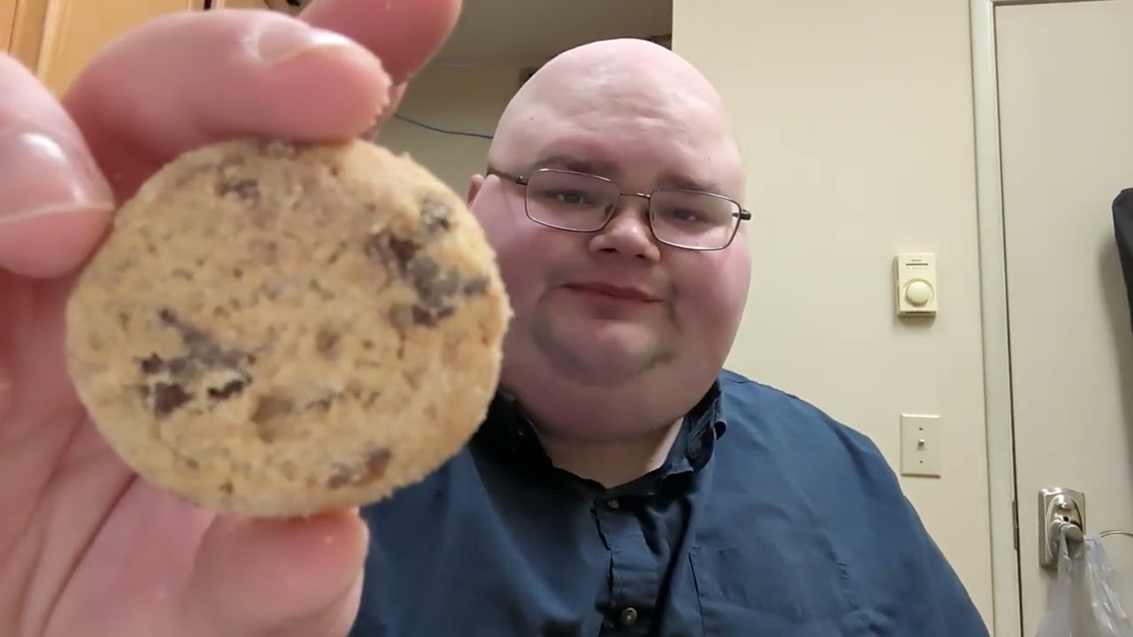 500 Subscriber Special: Royce Tries Feastibles Peanut Butter Chocolate Chip Cookies