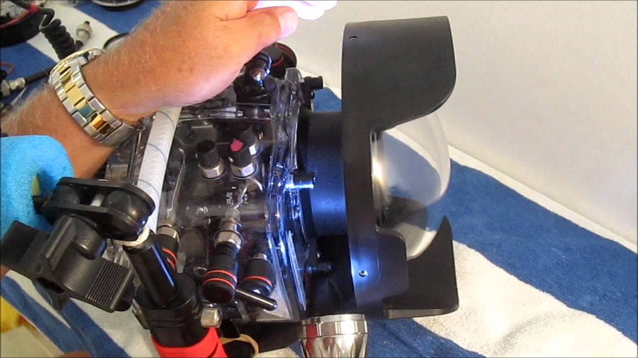 Assembly of D7000 camera in a Ikelite housing