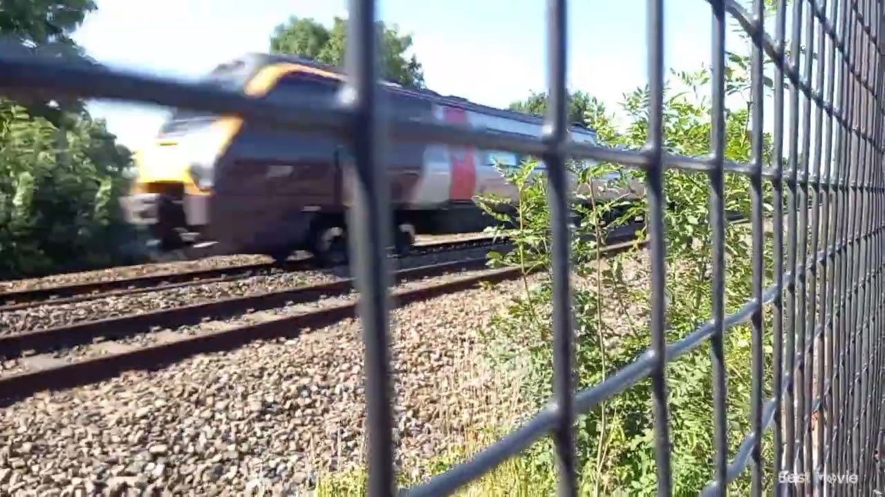 Fast trains at Cullompton Services M5