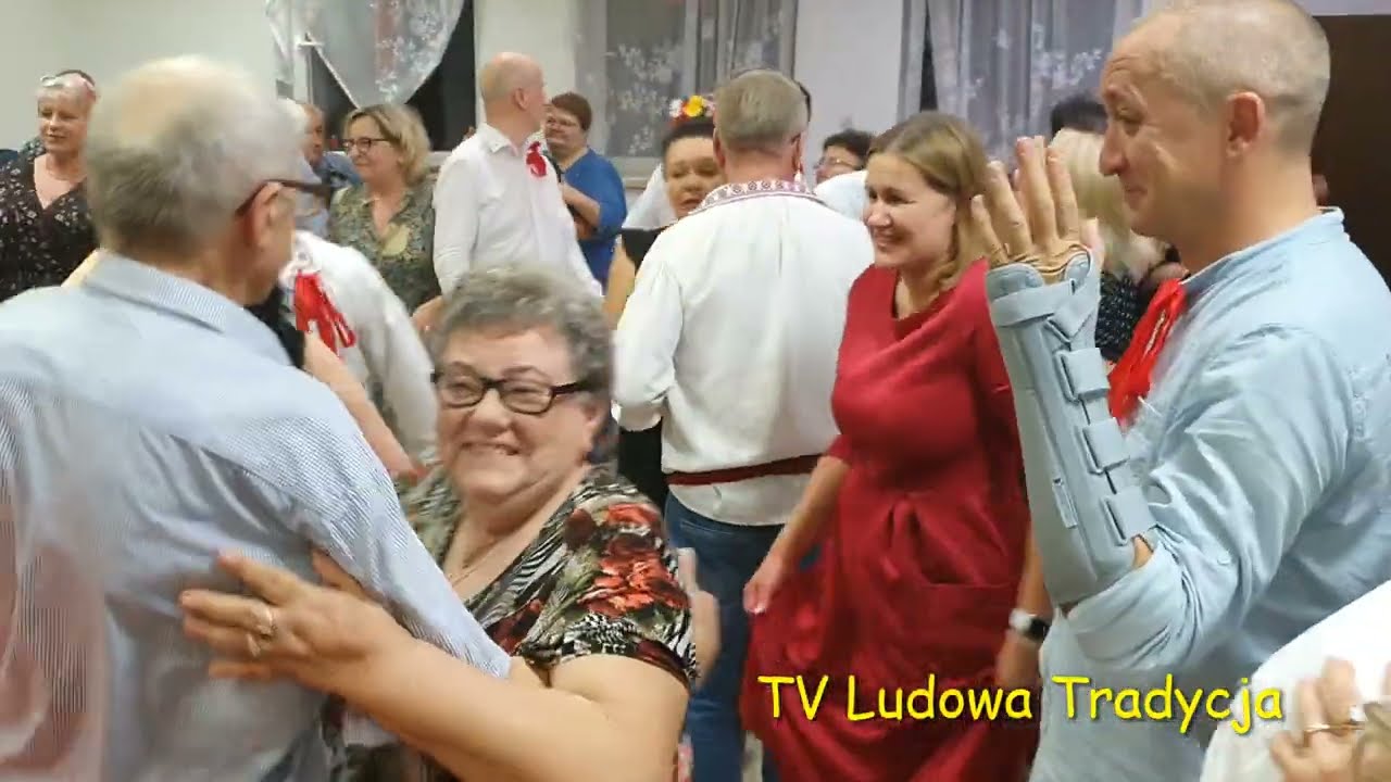 7 CZERWONYCH RÓŻ dla przybyłych gości  na potańcówkę do  Sycyny