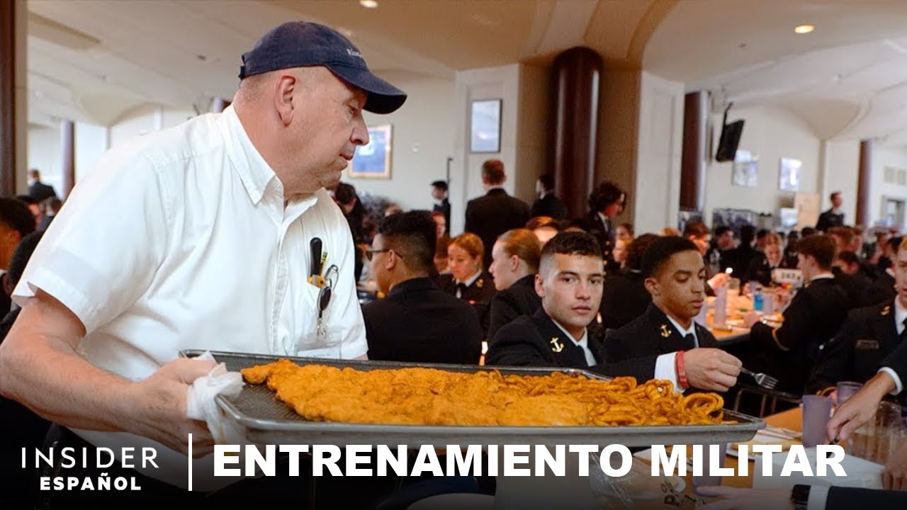 Cómo alimentar a 4400 cadetes navales en 20 minutos | Entrenamiento militar | Business Insider