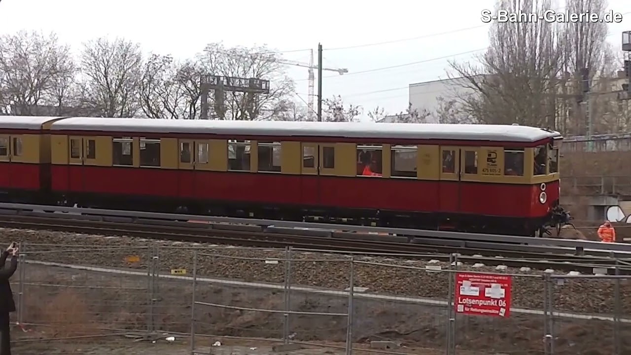 Die erste S-Bahn auf der S15 in Berlin-Wedding ... mit den Baureihen ET 165 und ET 167